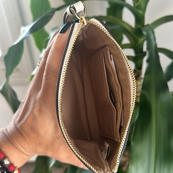 NWT Corner Zip Wristlet With Floral Print